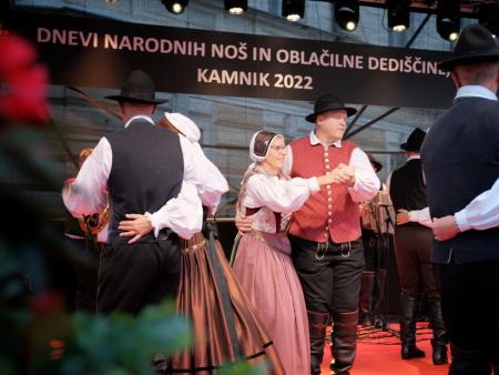 Presenetljiv odziv ob prvem dnevu praznovanja 50. Dnevov narodnih noš in oblačilne dediščine v Kamniku (45)